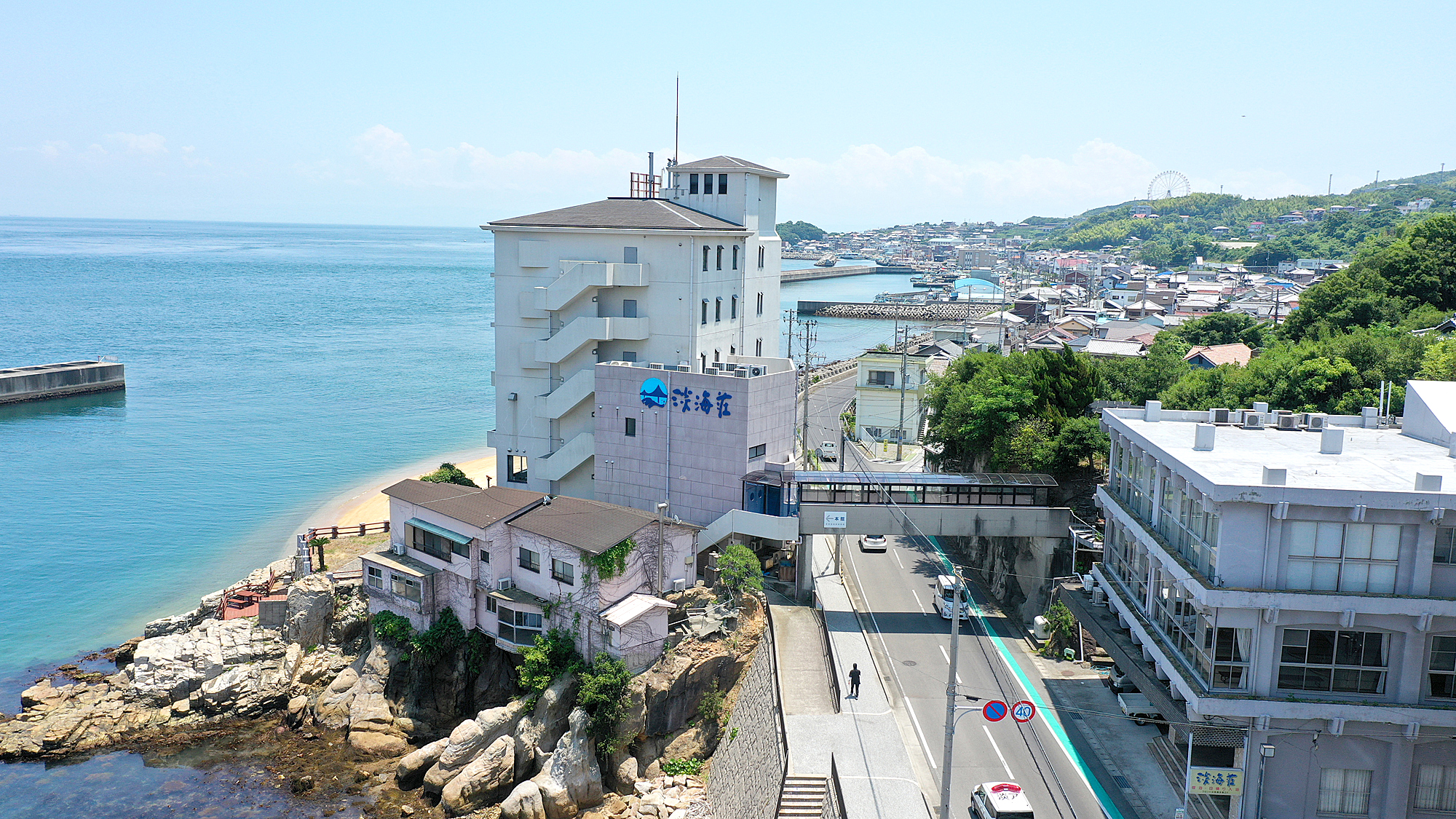 【外観】目の前にはきれいな海瀬戸内海が広がります