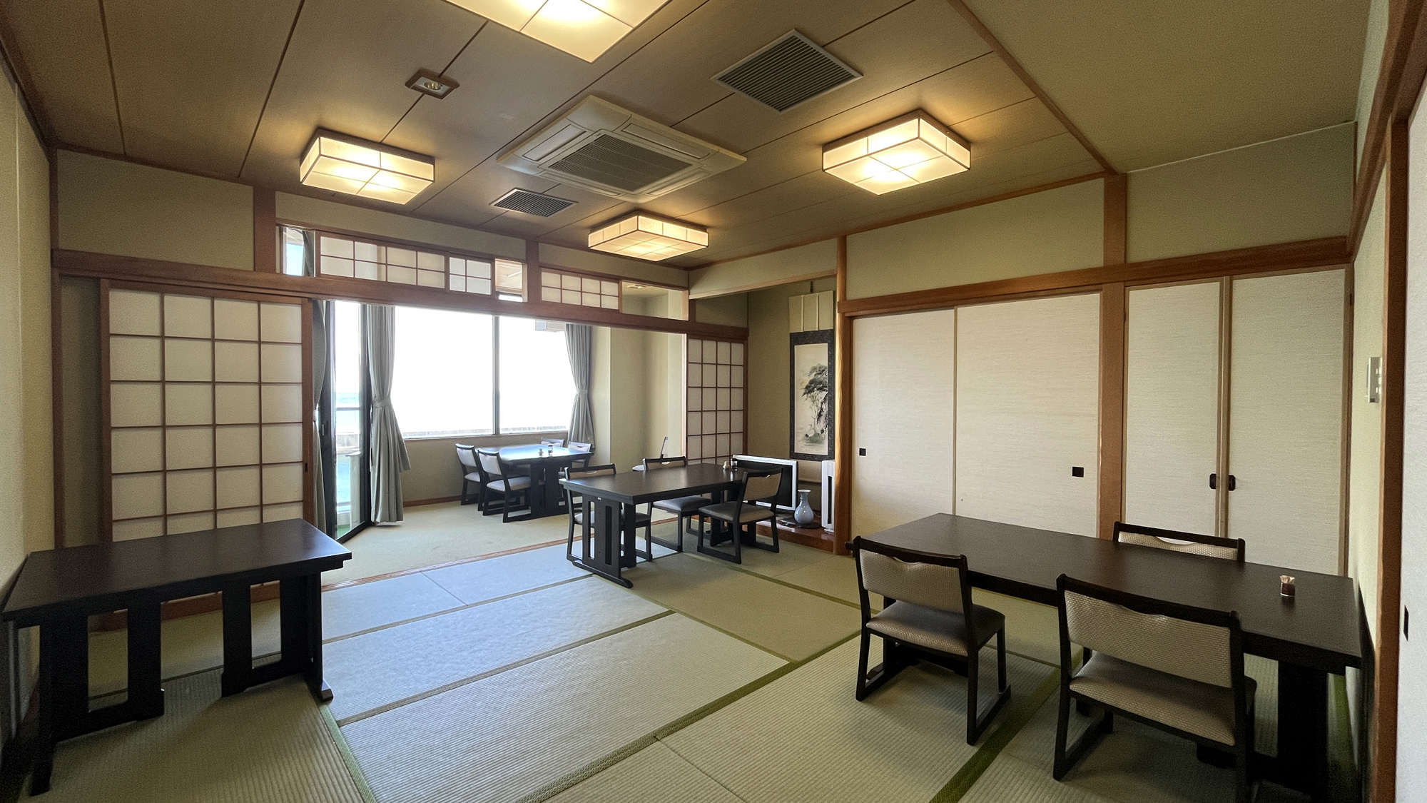 【本館・食事処】お食事は基本的に食事処でお願いいたします