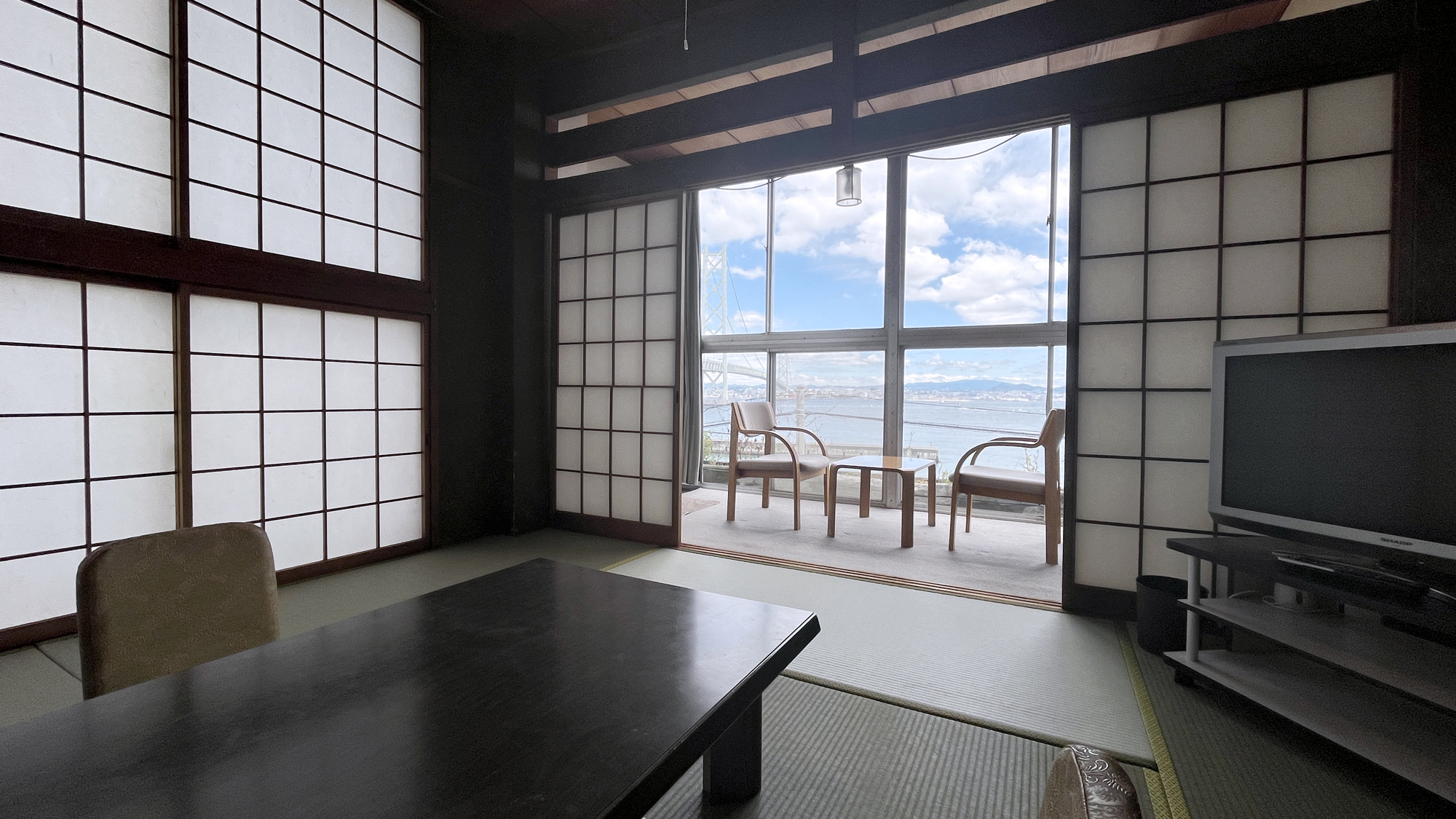 【別館・お部屋】本館同様お部屋からは明石海峡が望めます