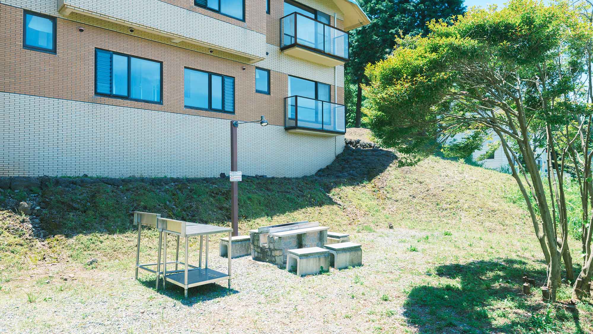 【／Lodge・BBQ棟】自然を感じながらBBQをお楽しみいただけます。