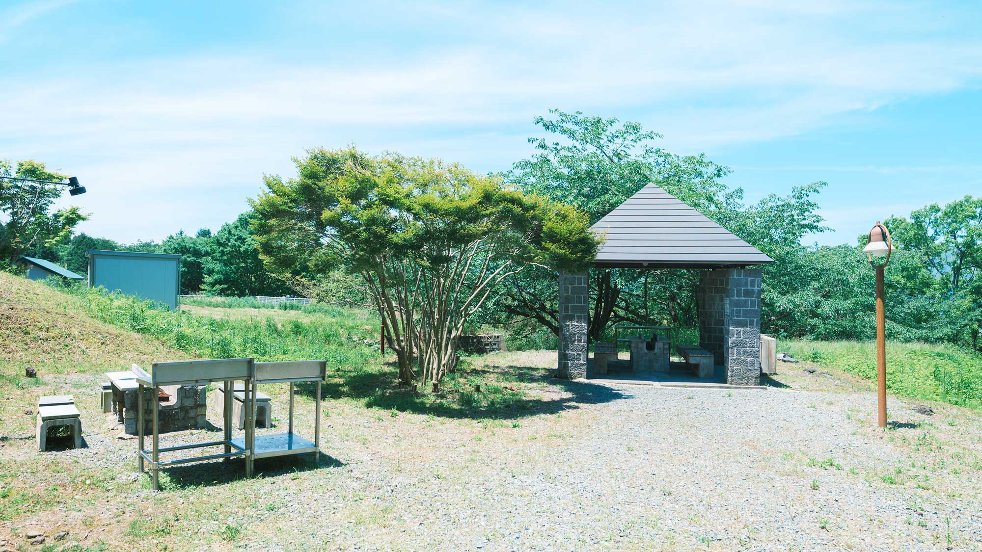 【／Lodge・BBQ棟】自然を感じながらBBQをお楽しみいただけます。