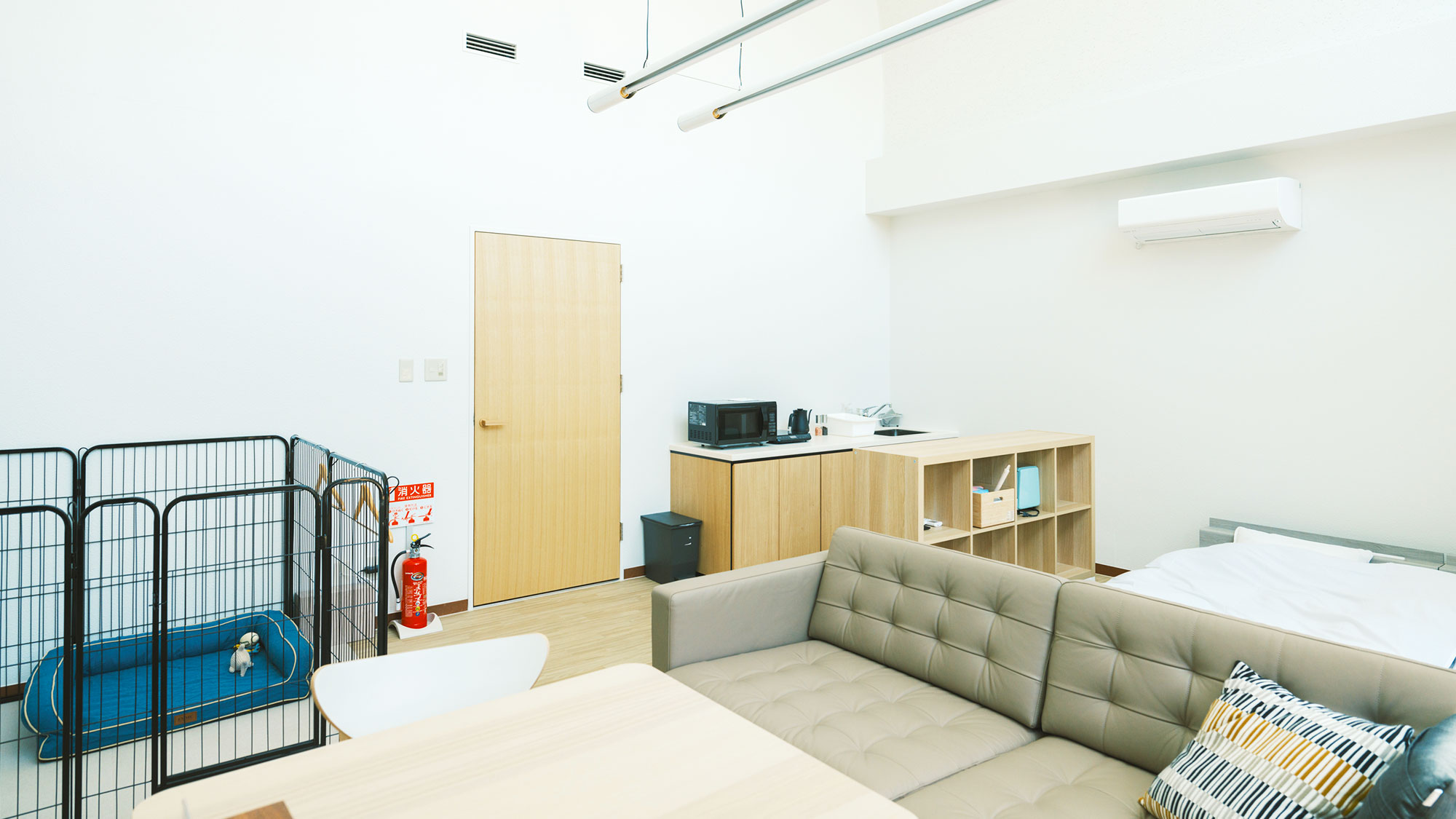 【／With Dogs・0号室（48㎡）】ペット用ベッド・トイレなどのペット用アメニティも完備。