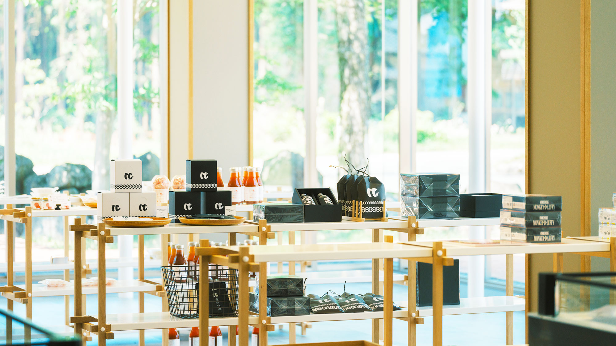 【／Store】地元阿蘇の生産者さん手作りの、こだわりの逸品と熊本県内から集めたお土産をセレクト。