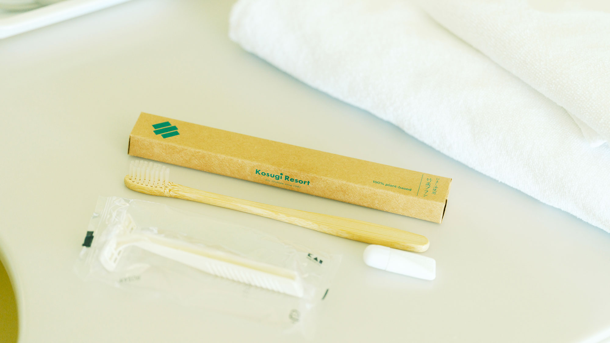 【／Lodge・和洋室】歯ブラシ・髭剃りなどのアメニティもご用意しております。