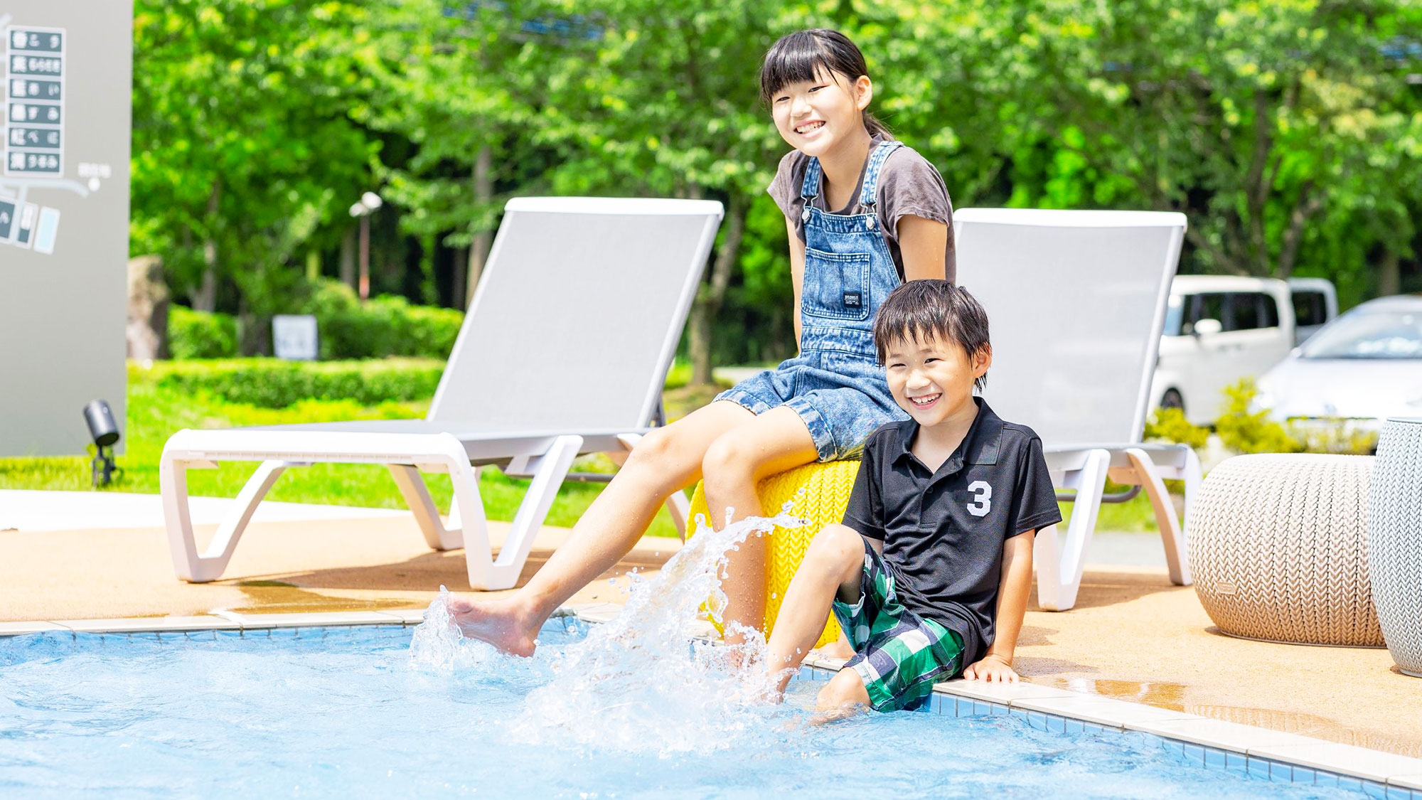 【／Aqua Terrace】浅いプールなので、足を水に入れて涼んだり、ゆっくりと過ごせる空間です。