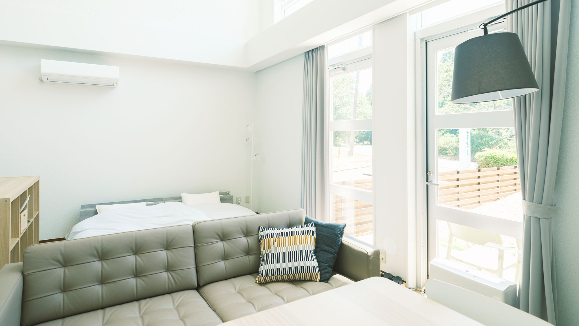 【／With Dogs・0号室（48㎡）】シングルベッド2台・布団2組で最大4名様までご宿泊可能。