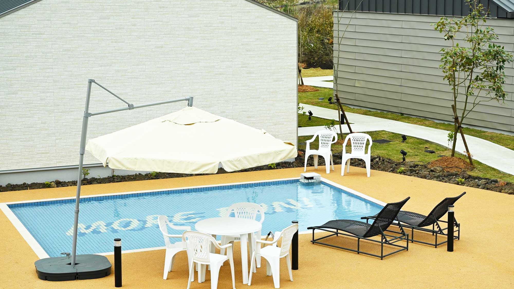 【／Aqua Terrace】湯ら癒らはなれの横に位置するアクアテラスはリゾートを感じられる空間。