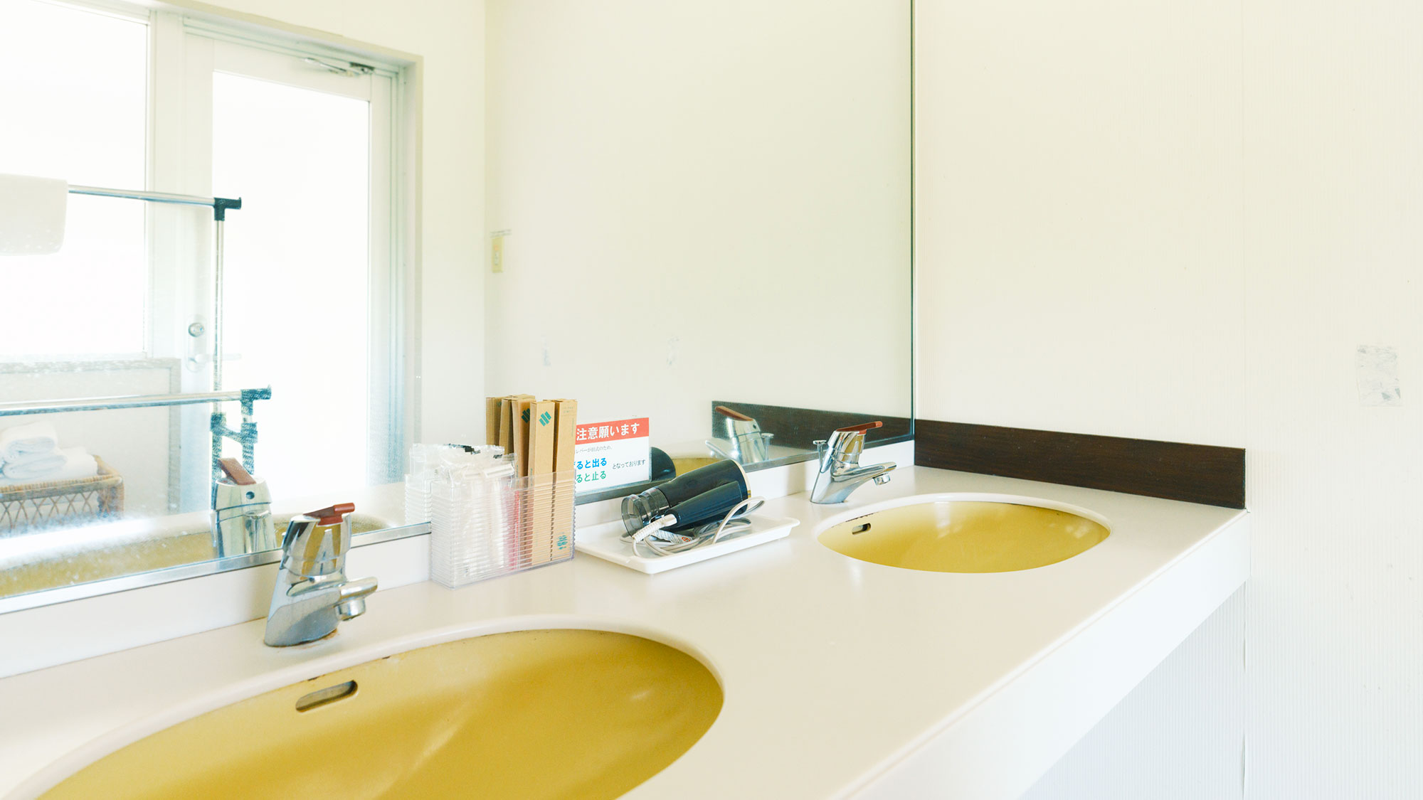 【／Lodge・和洋室】バスルームと洗面台は独立しており、広々とお使いいただけます。