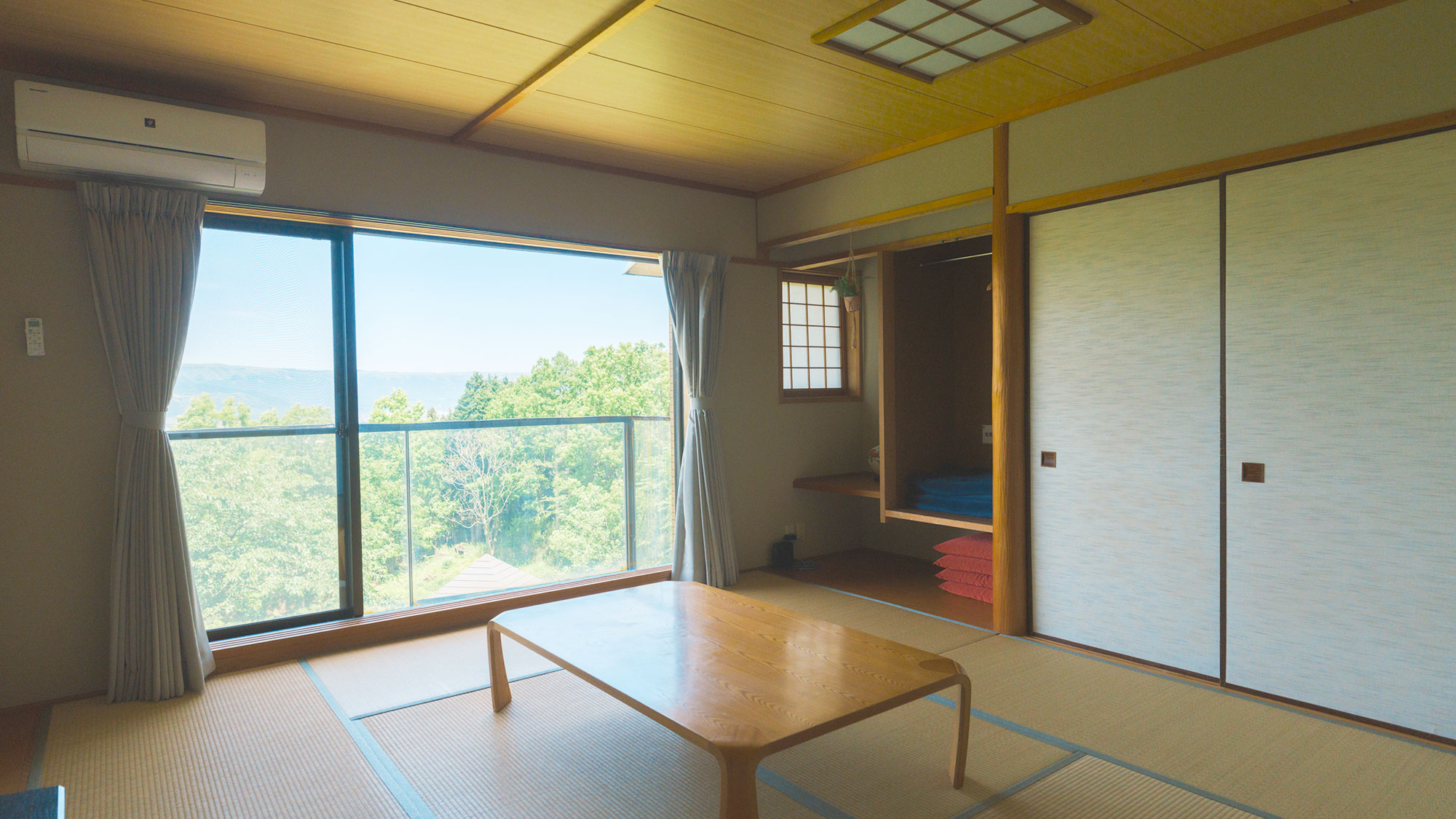 【／Lodge・202号室（和室）】阿蘇の大自然を眺めながらお寛ぎください。