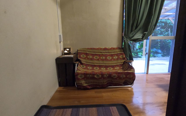 セミダブルルーム　椅子＋行燈