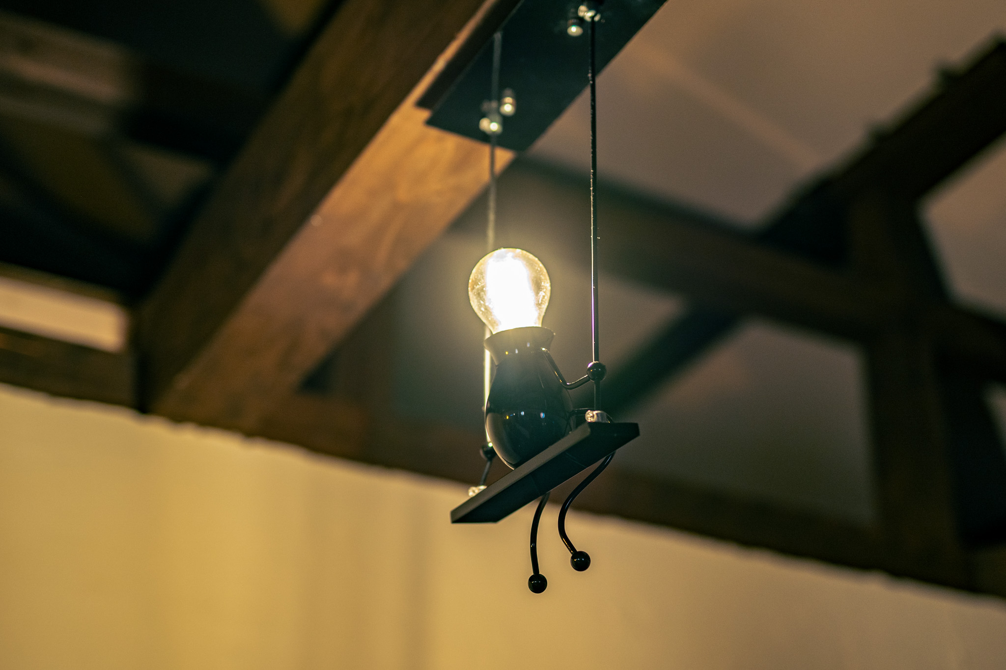 あびゃんゲストハウスの変わった照明