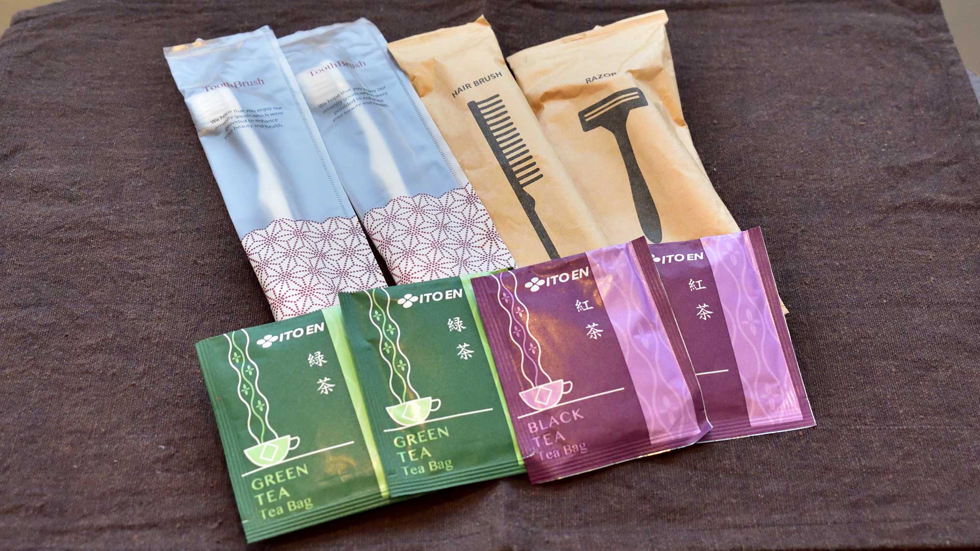 ・【アメニティ】歯ブラシ、カミソリ、ブラシの他　お茶や紅茶もご用意しております