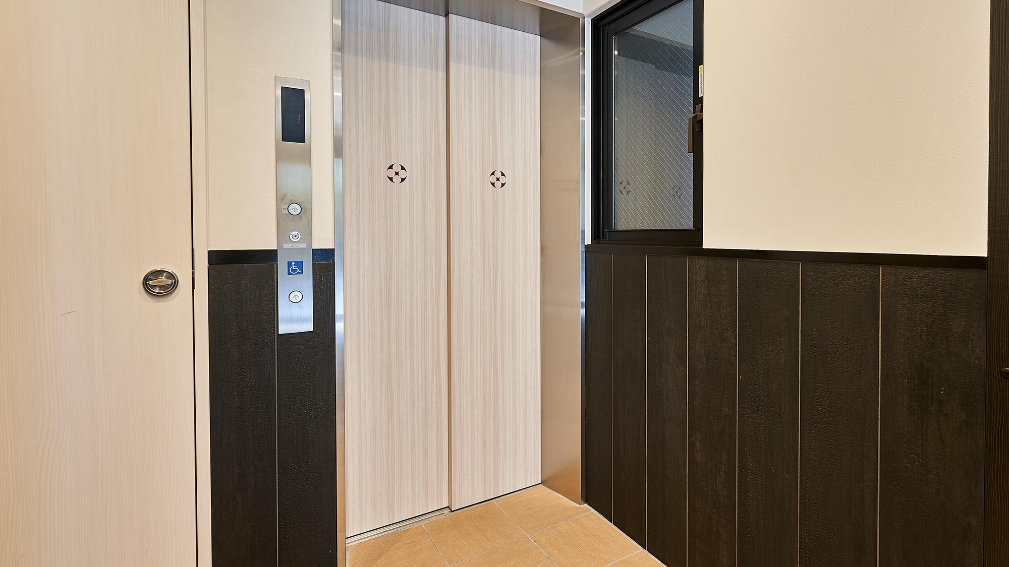 ・【エレベーター】カードキーはご宿泊フロアのみ到着できる仕組みとなっております。