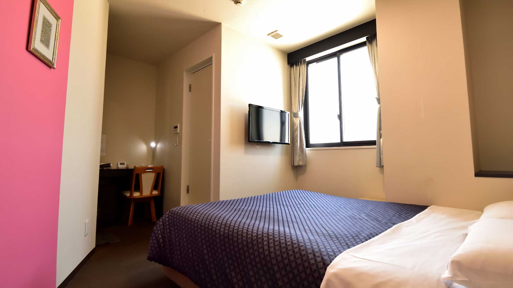 ・【スタンダードダブル/一例】ゆとりの広さ160cm幅のベッドでゆったりとおやすみいただけます