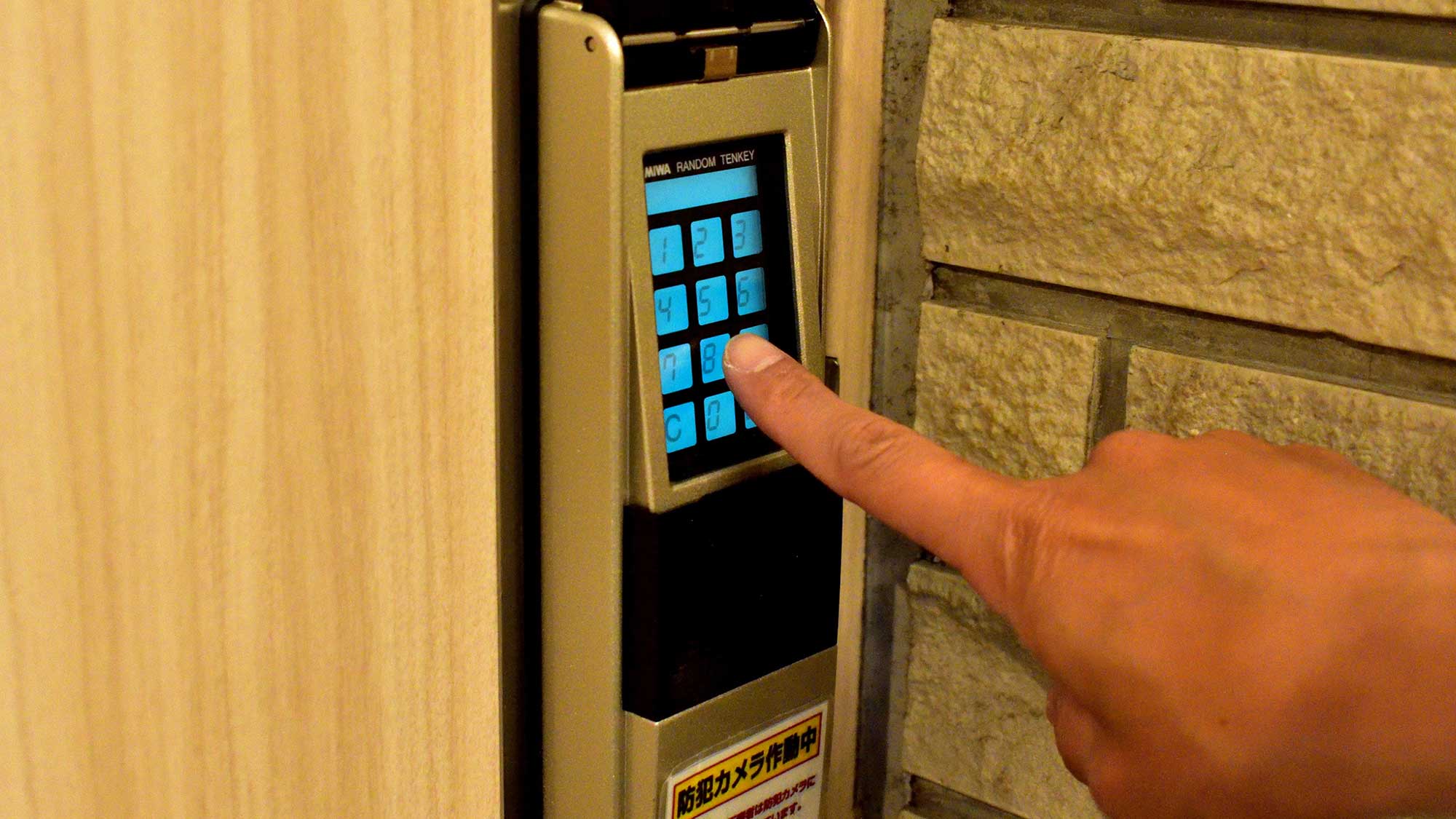 ・【夜間出入口】パスコードはチェックインの際にお知らせいたします