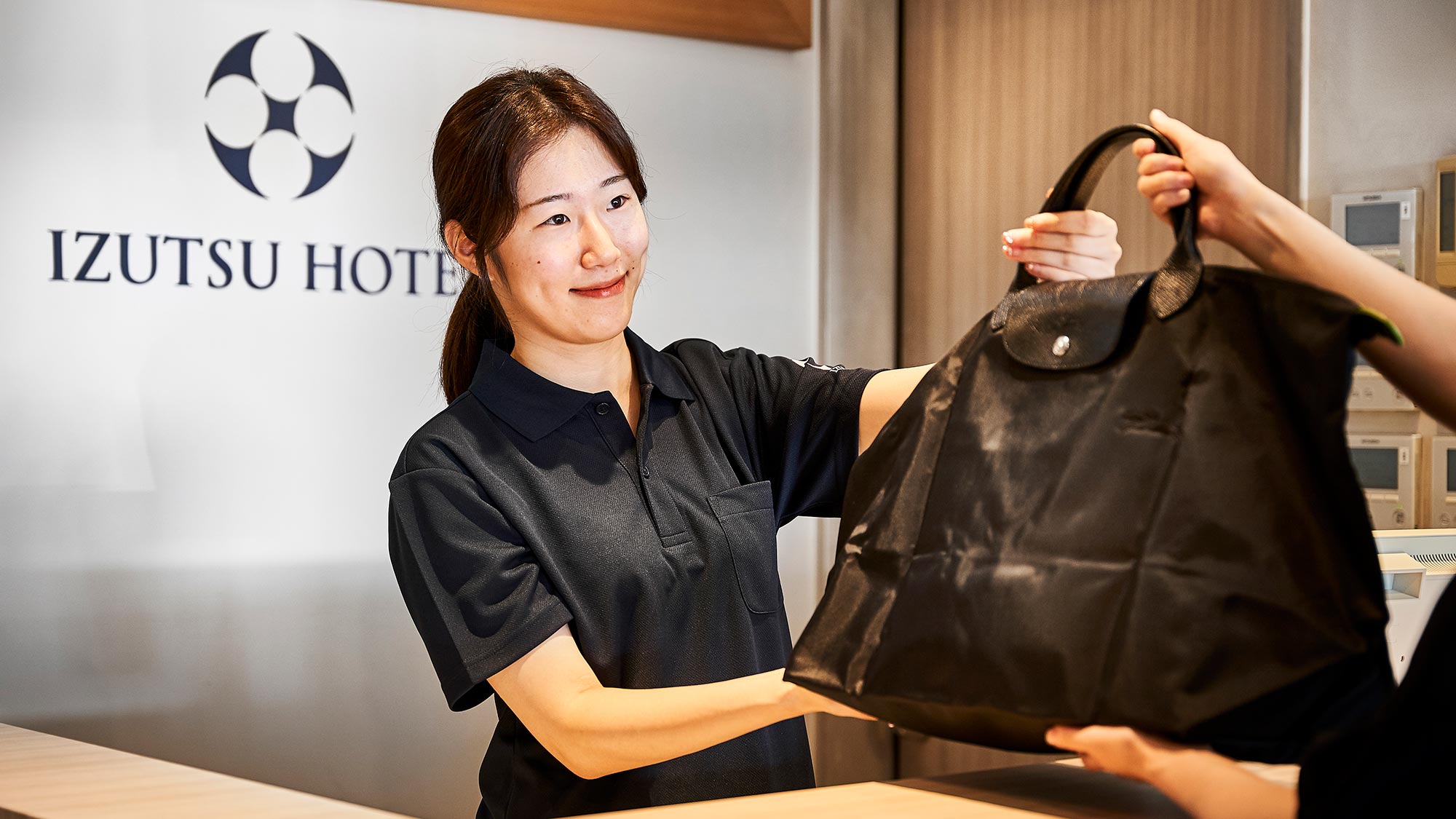 ・【フロント】チェックイン前後の荷物お預かりも可能です