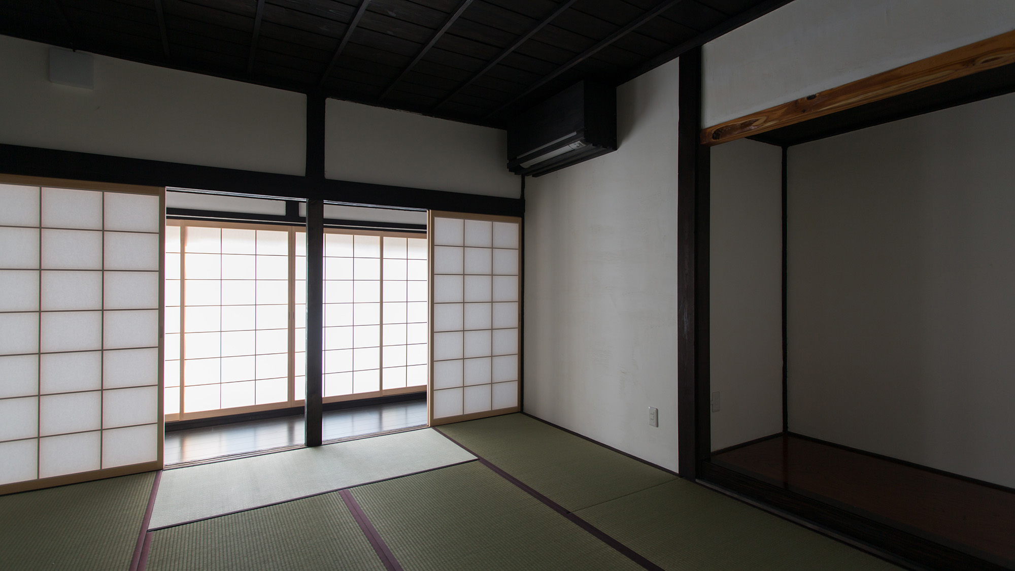 ・yama　和室で脚を伸ばしてお寛ぎください