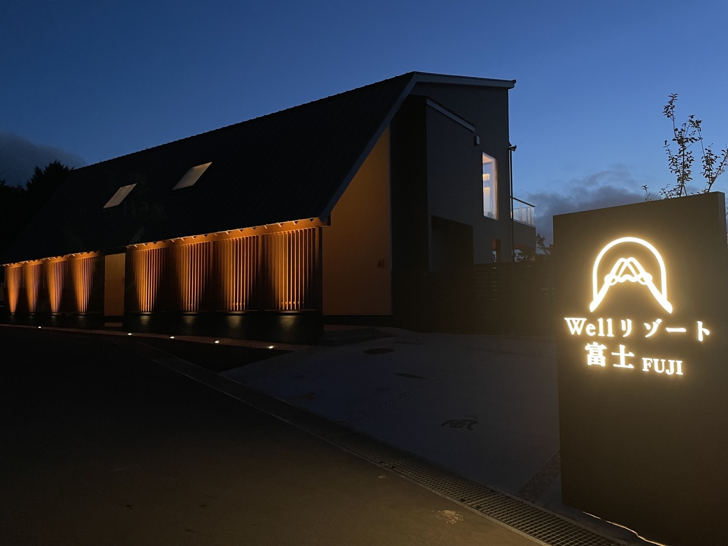 【夕・朝付き】　黒毛和牛　すき焼き２食付きコース