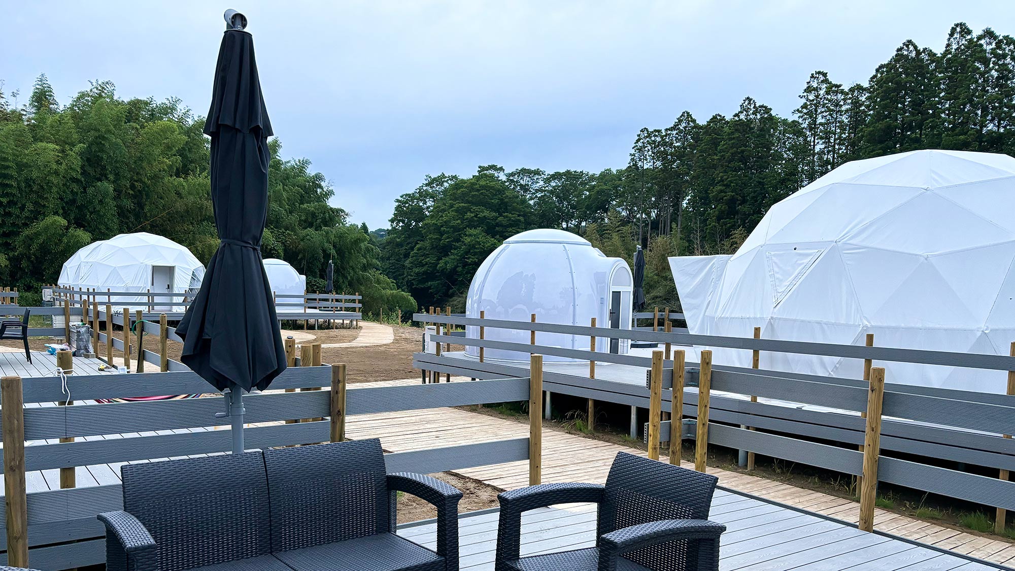 ・【テラス】自然に包まれたテラスで、ゆったり過ごす特別なひととき