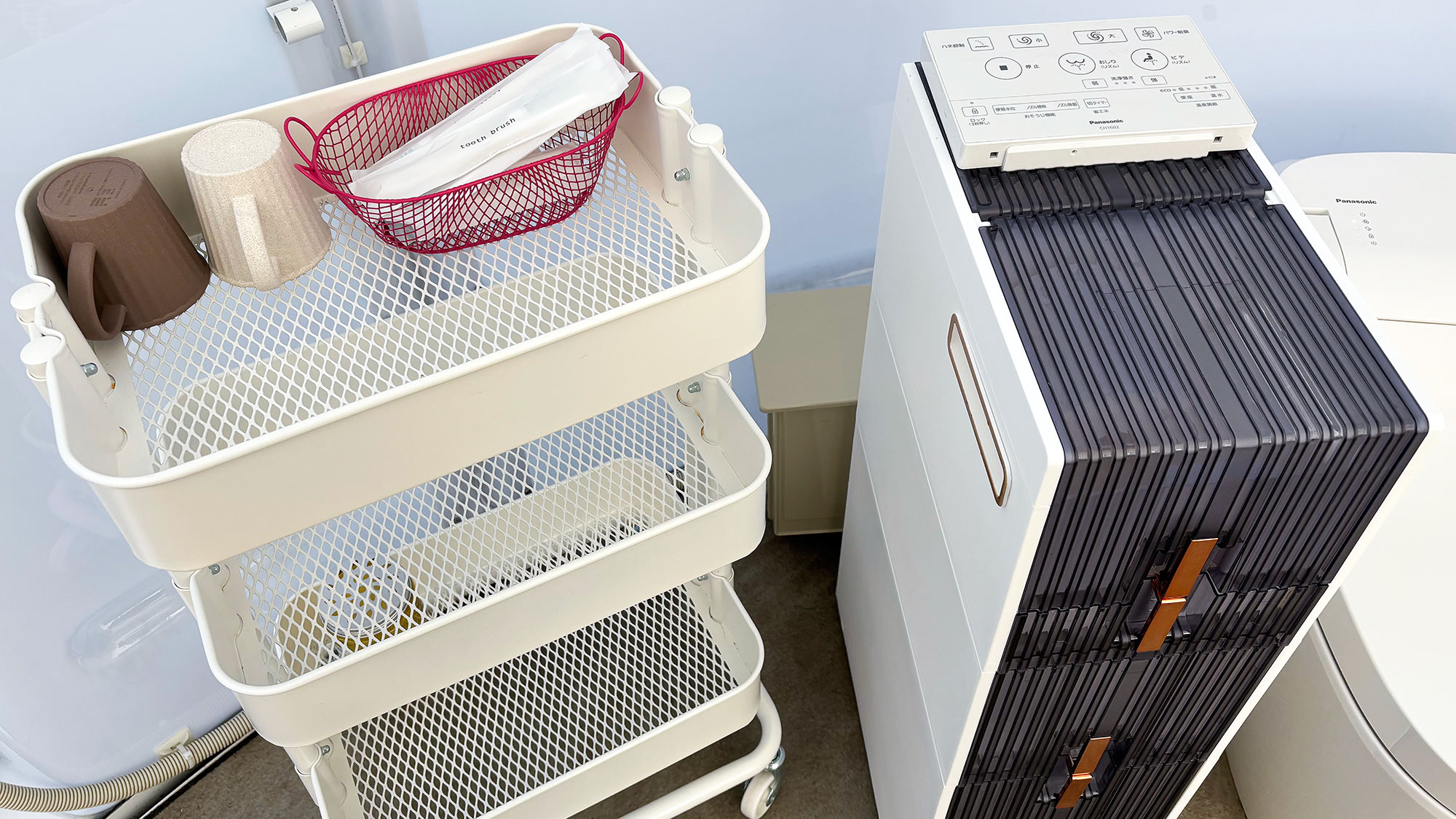 ・【バストイレ付テント/トイレ】温水洗浄機能付きのトイレです。快適にご利用いただけます