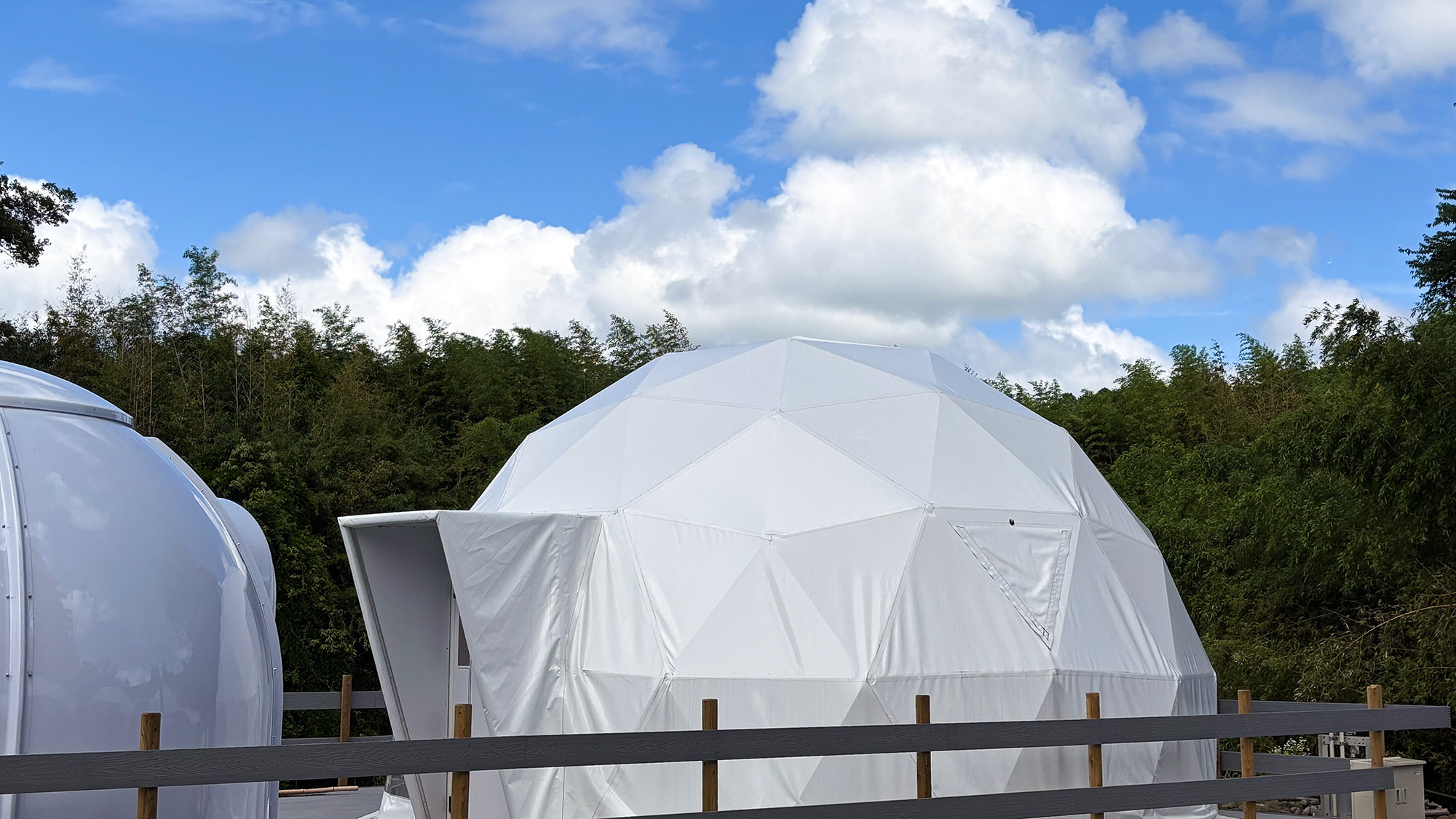 ・【外観】雄大な自然を眺めながら、ホテルステイとはひと味違うリラックス旅をご堪能ください