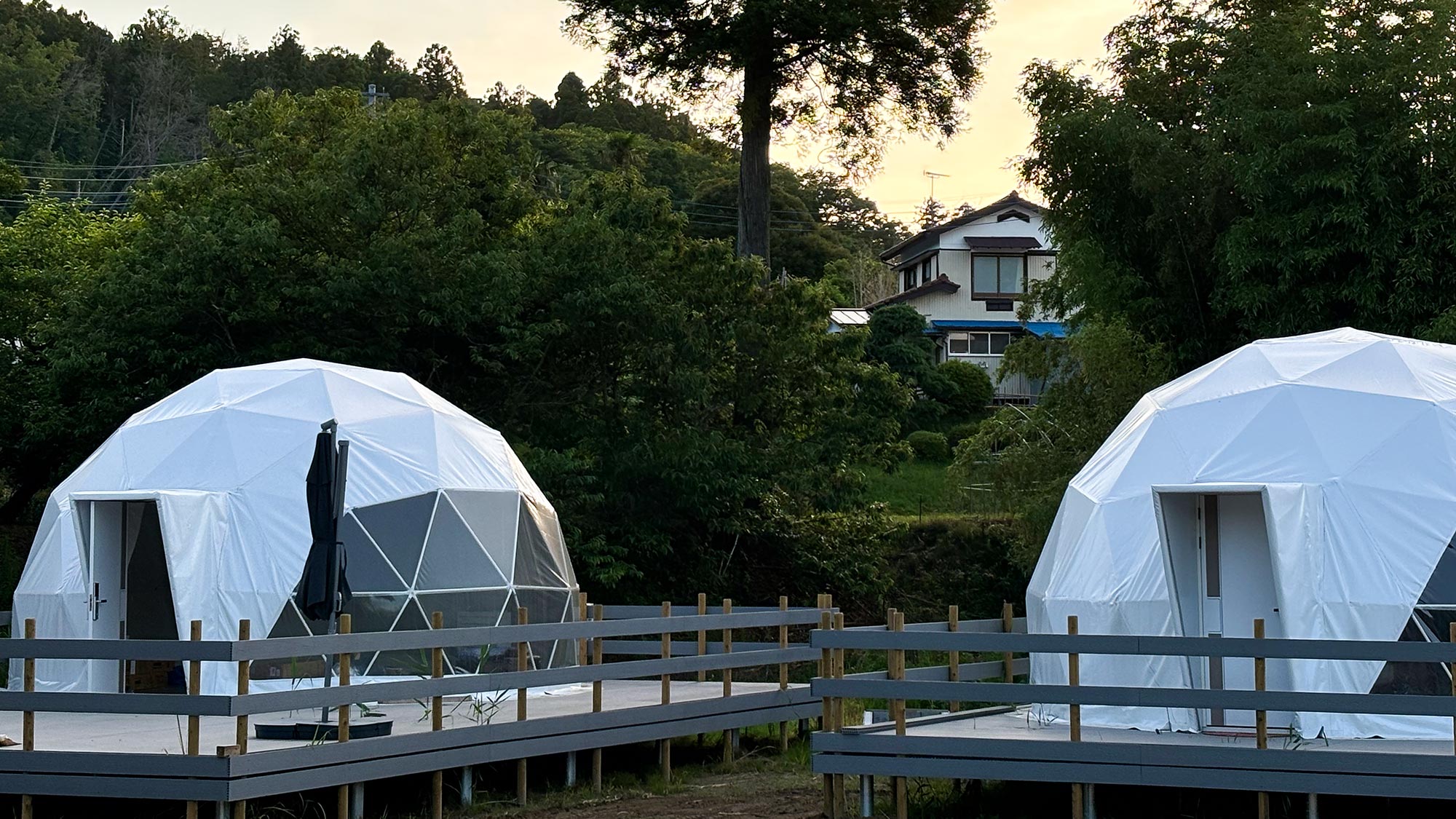 ・【外観】木が風に揺れる音や青い空を見上げる、五感を満たす旅をお楽しみください