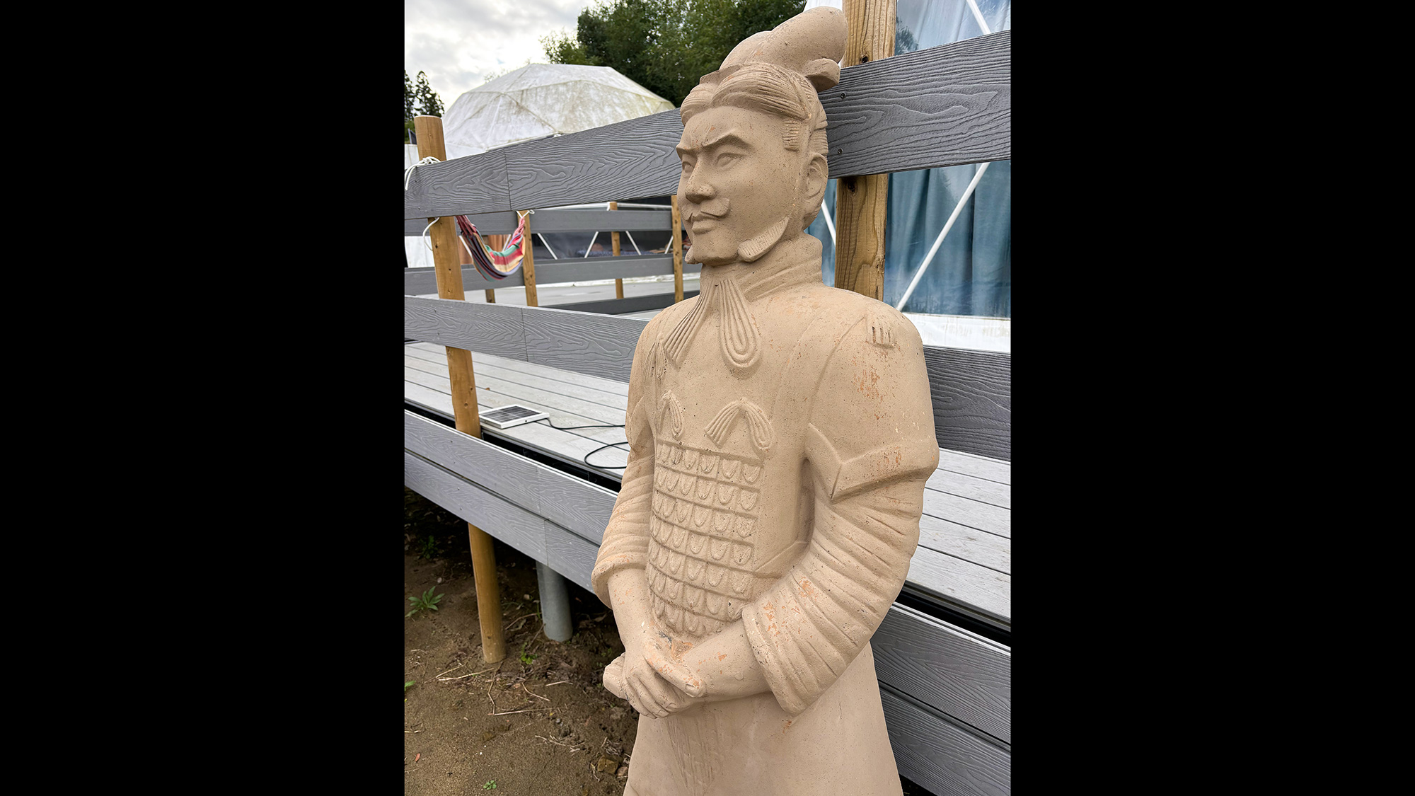 ・【文化体験】等身大の兵馬俑レプリカが施設内にございます