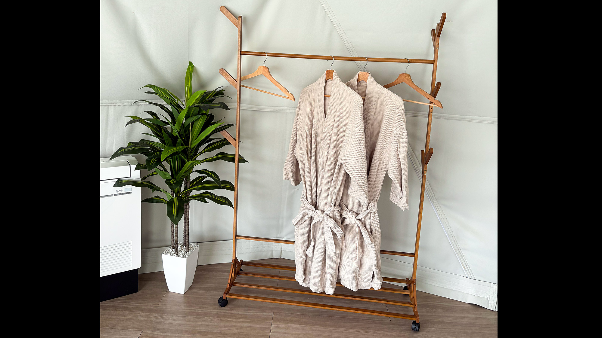 ・【共通設備】サウナご利用時はこちらのバスローブをお使いください