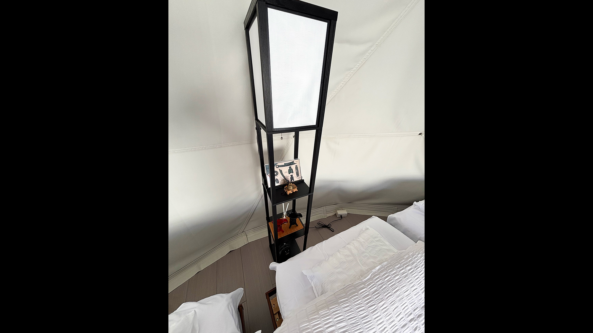 ・【共通設備】客室内でも中国の歴史に触れることができます。ご自由にご覧ください