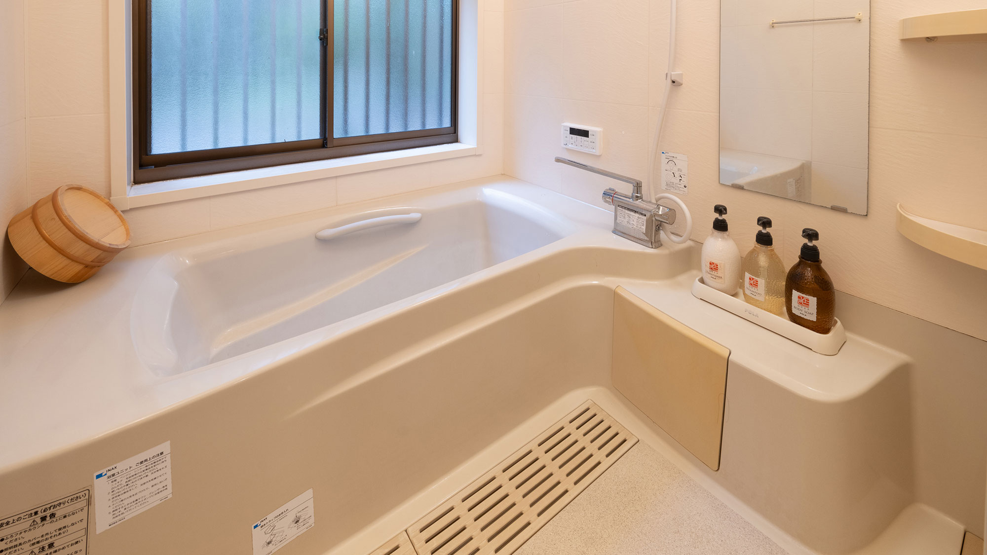 【バスルーム】内風呂も完備。 湯舟に浸かって一日の疲れをリフレッシュ。