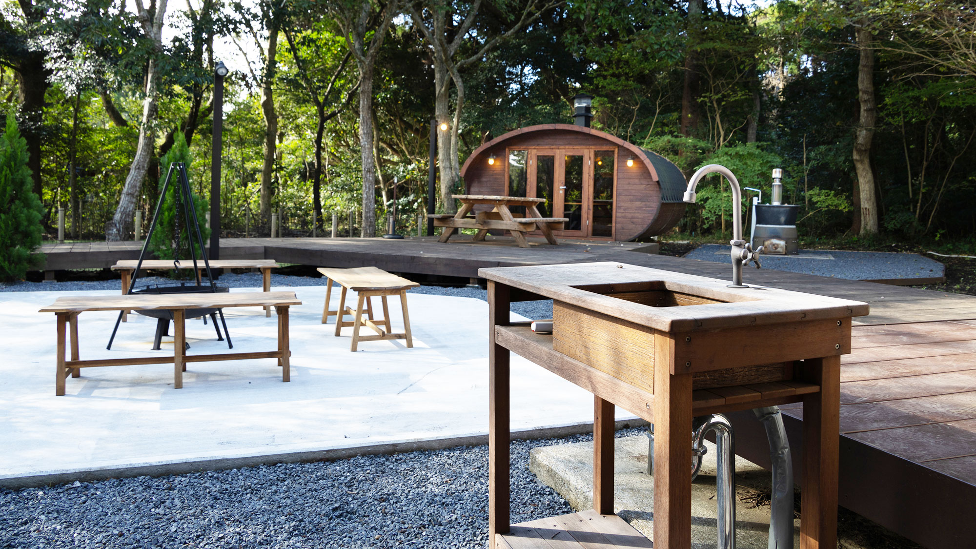 【プライベートガーデン】外でのクッキングに便利♪露天キッチン（流し台）をご用意しております。