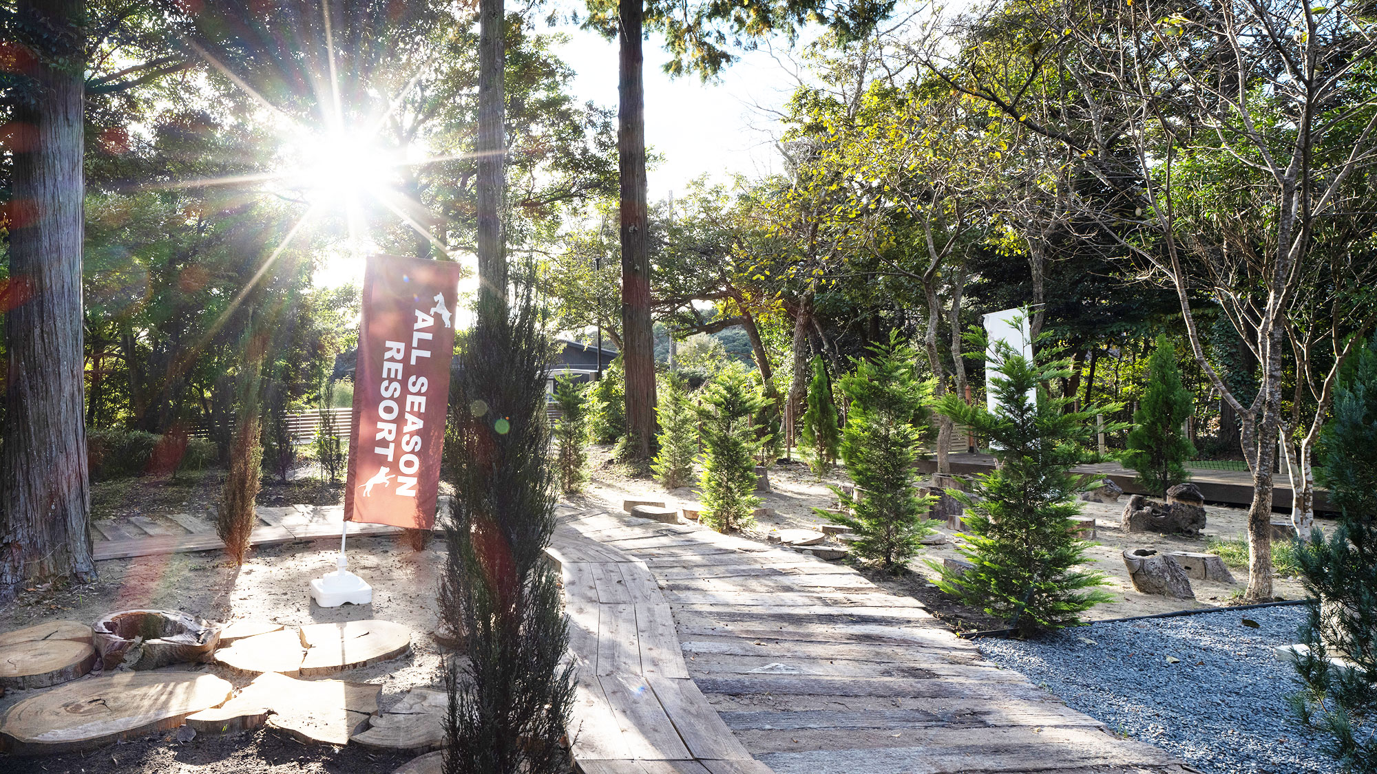 【外観】四季折々の美しい風景と自然の調和を感じることができる空間です。