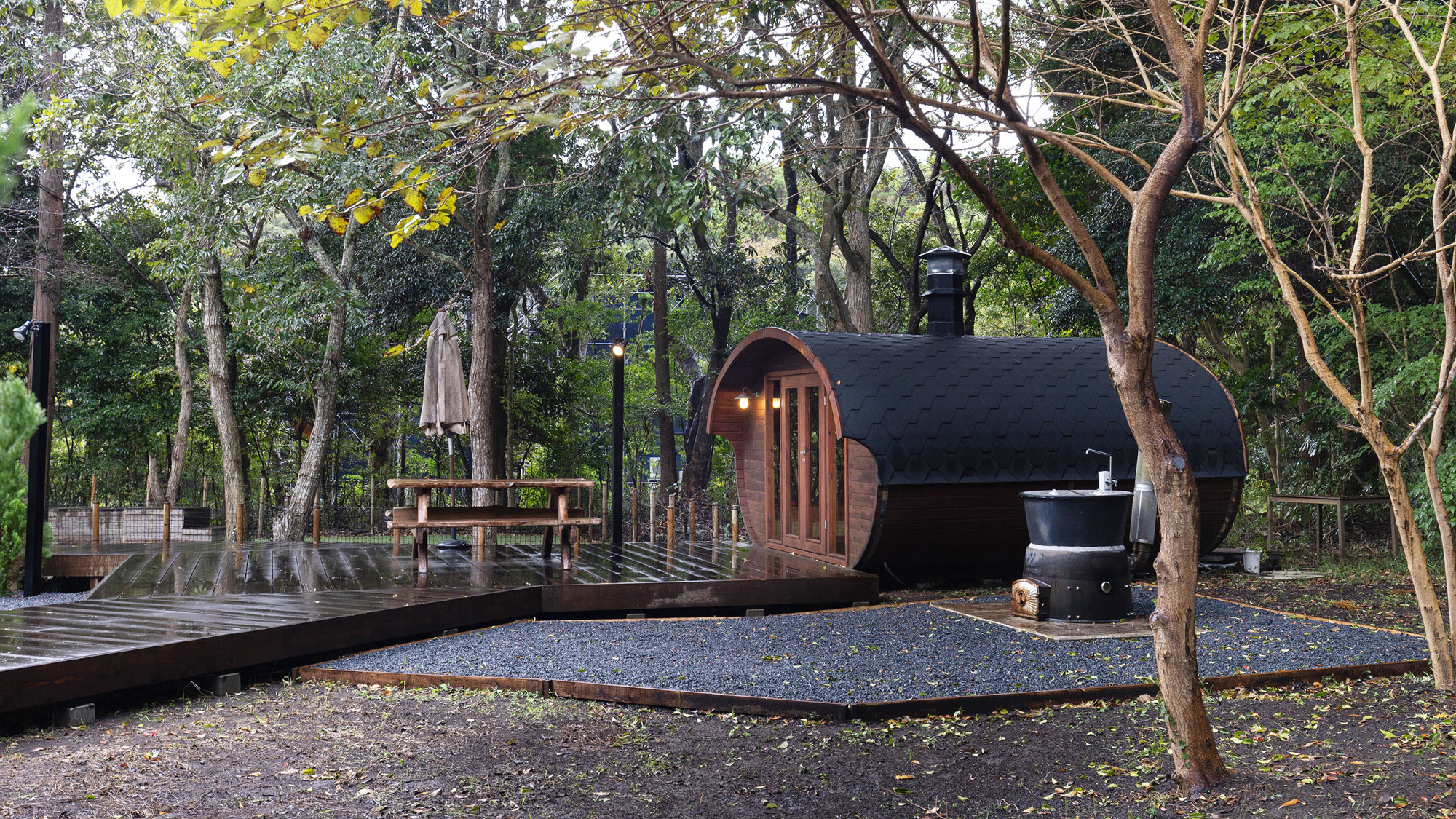 【プライベートガーデン】レトロな五右衛門風呂では、昔ながらの風情をお楽しみいただけます。