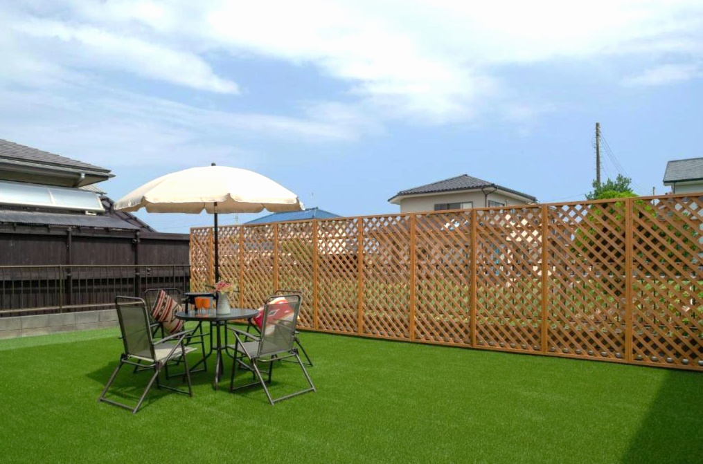 お庭は自然を感じながら、広々開放的にドックランもできます！