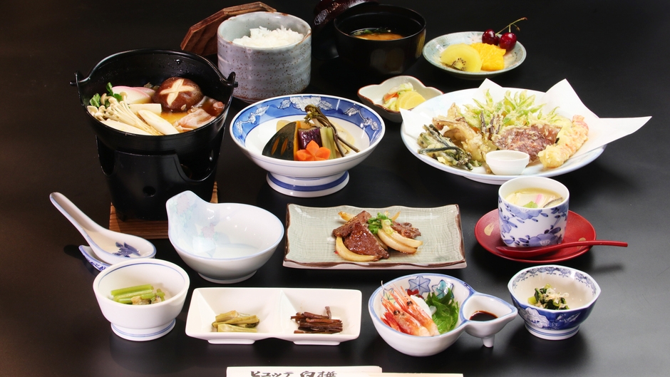 【夕食付き】朝食はいらないけど、夕食は宿でゆっくり地元食材を堪能♪