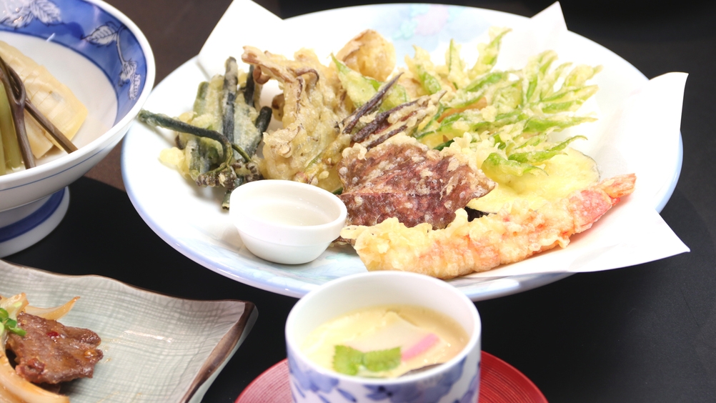 【二食付き・郷土会席コース】季節の山の幸をたっぷり堪能♪山菜や地元食材で彩る旬食材満喫プラン