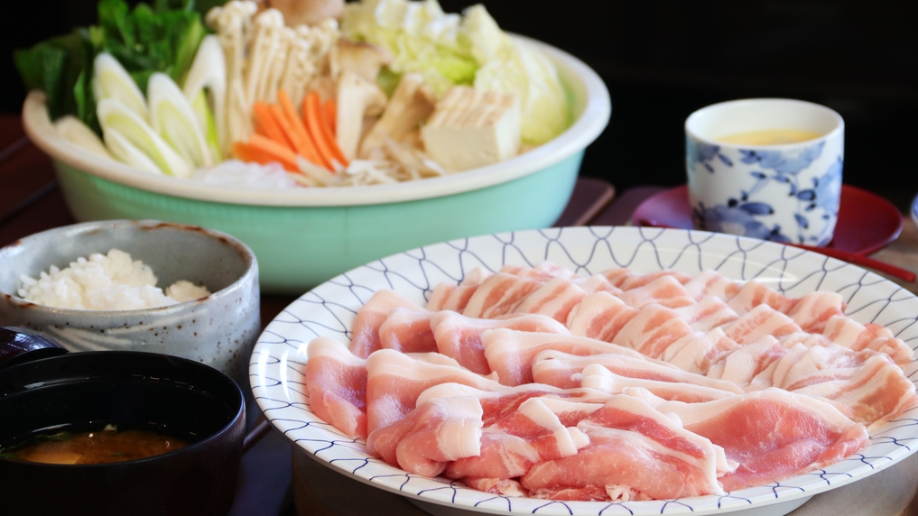 【夕食付き】朝食はいらないけど、夕食は宿でゆっくり地元食材を堪能♪