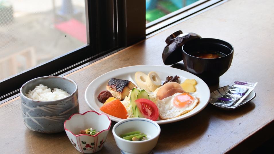 【二食付き・牛すき焼き鍋】地元の新鮮野菜と牛のコラボ！すき焼きは牛肉じゃなきゃ！という方におススメ