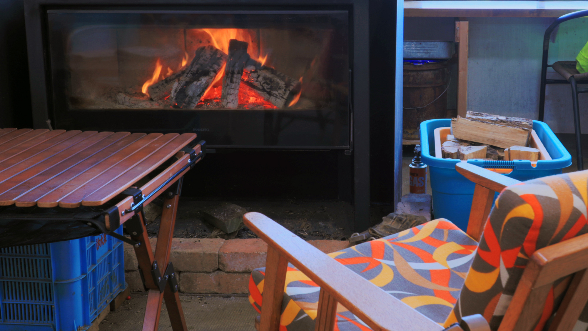 【館内】薪ストーブの柔らかいぬくもり