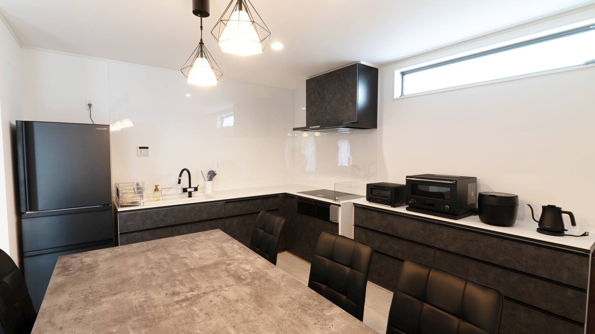 D棟：リビングダイニング