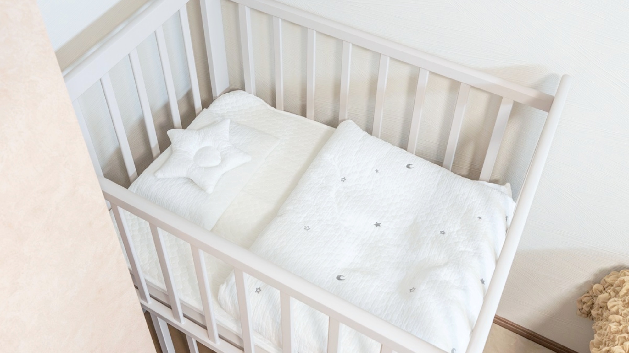 備品一例：ベビーベッド