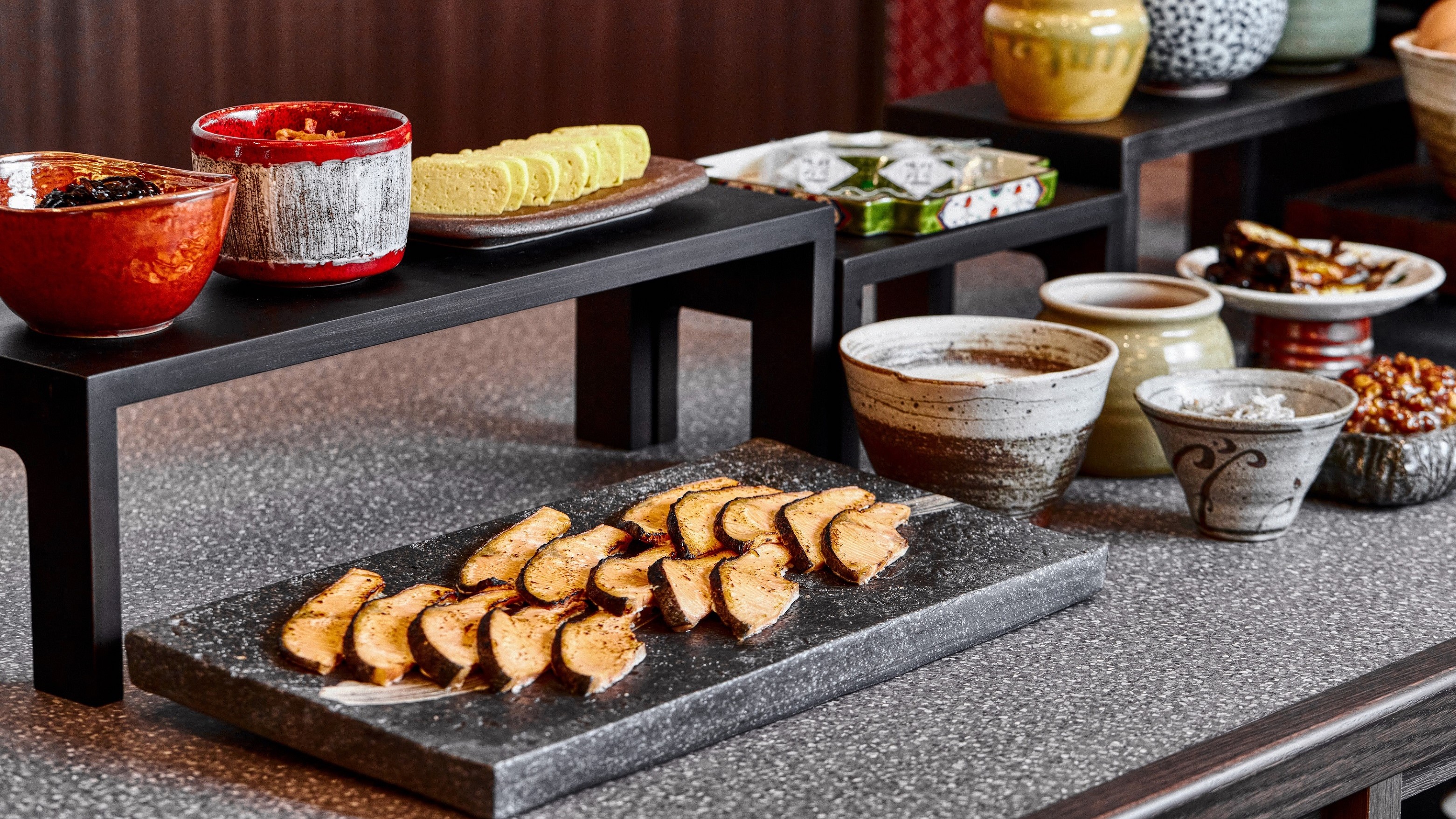 和食は焼き魚やだし巻き玉子をはじめとしたラインナップや、ローカルフード「イワシ銚子漬け」もご用意。