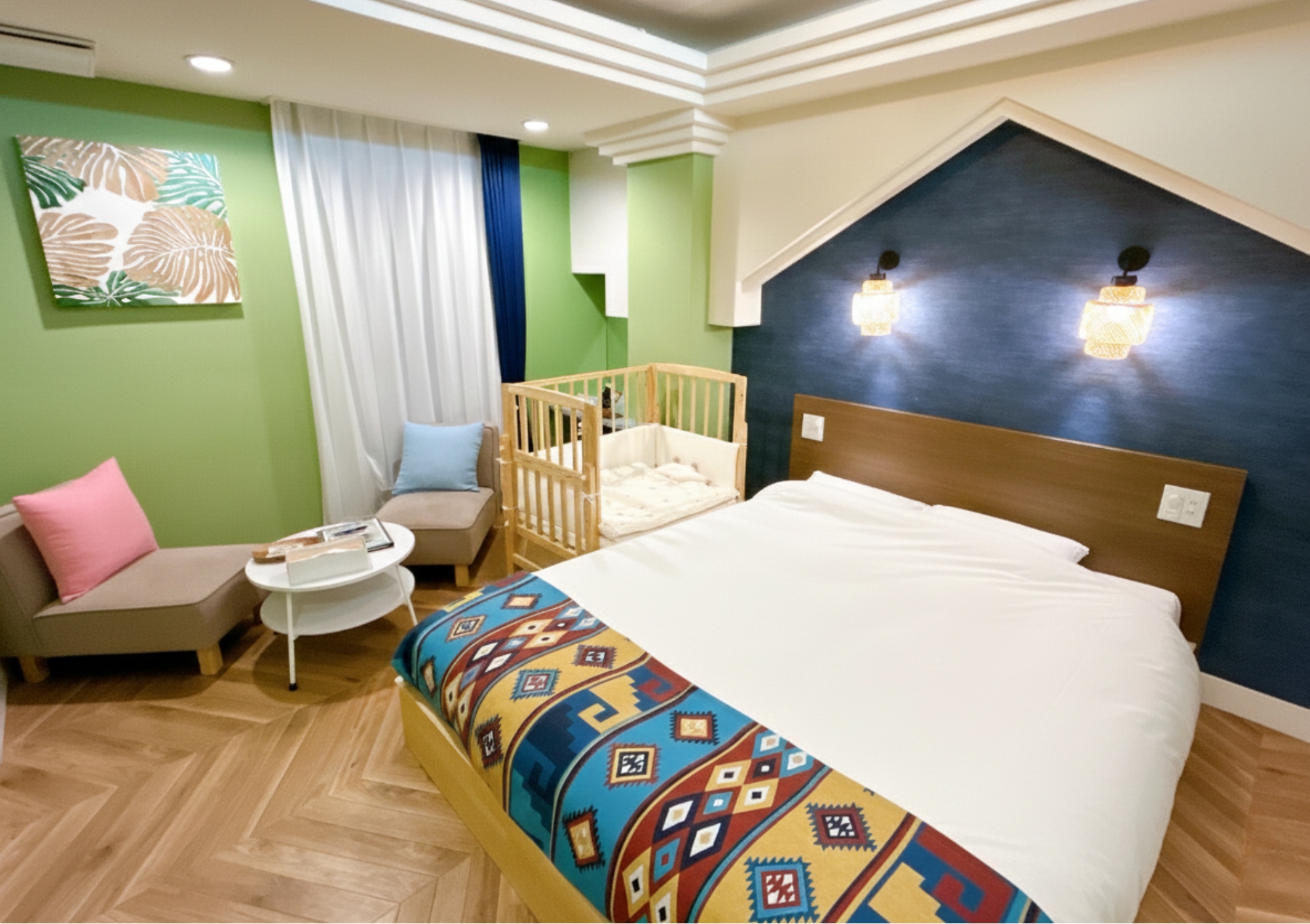 【カジュアル2】　クイーンベッド+ベビーベッド付き