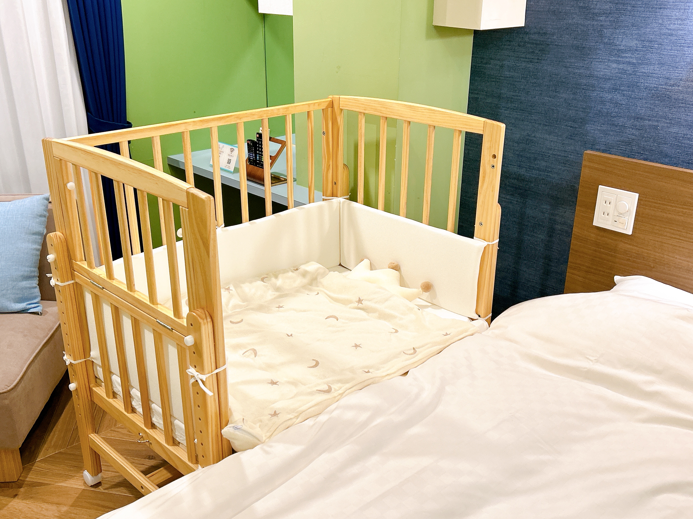 カジュアル2　クイーンベッド+ベビーベッド付き