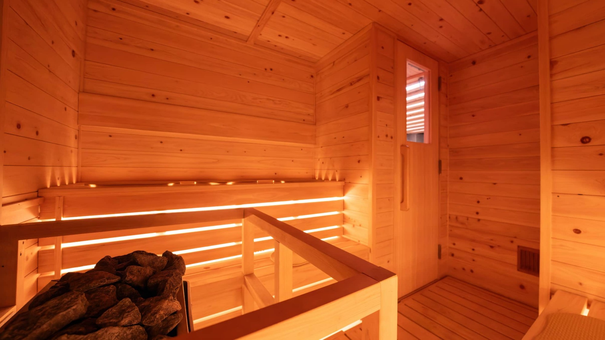 【２階サウナ】木の香り漂うサウナをお楽しみください。