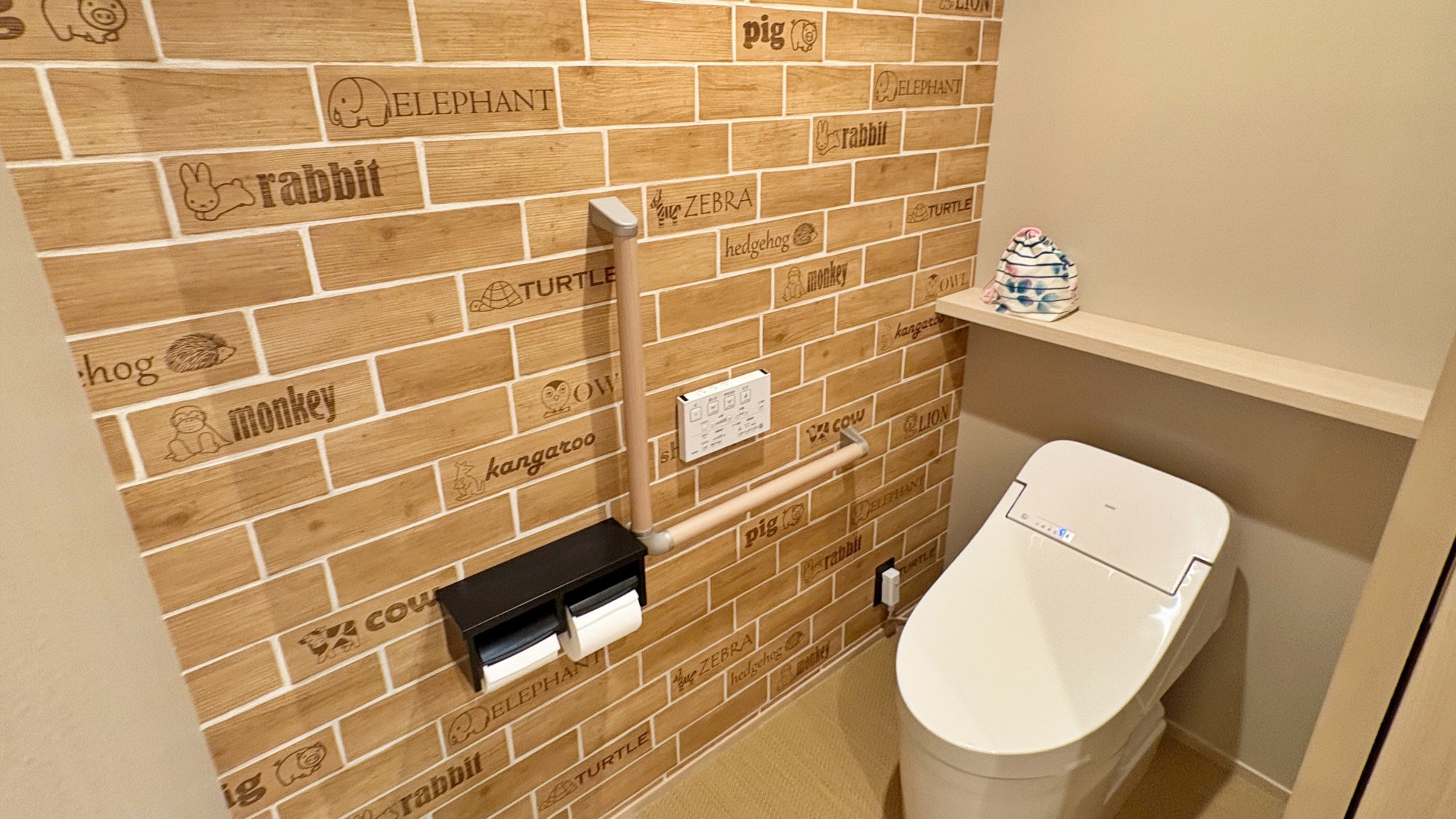 【308】お部屋のトイレ。トイレで動物の英語も覚えられるよ♪