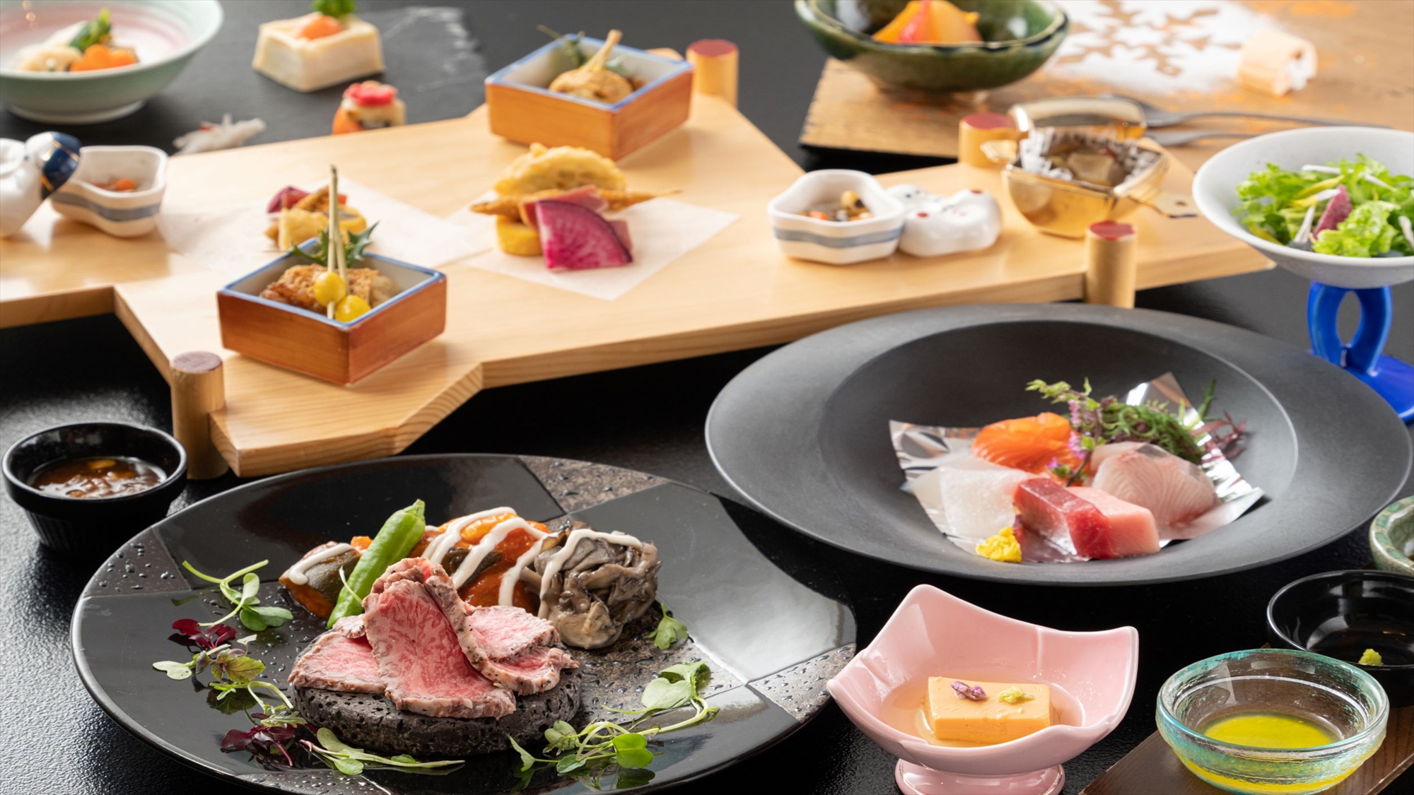 【松本楼グレードアップ会席】写真は一例。お肉好きにはたまらない贅沢な会席料理です。