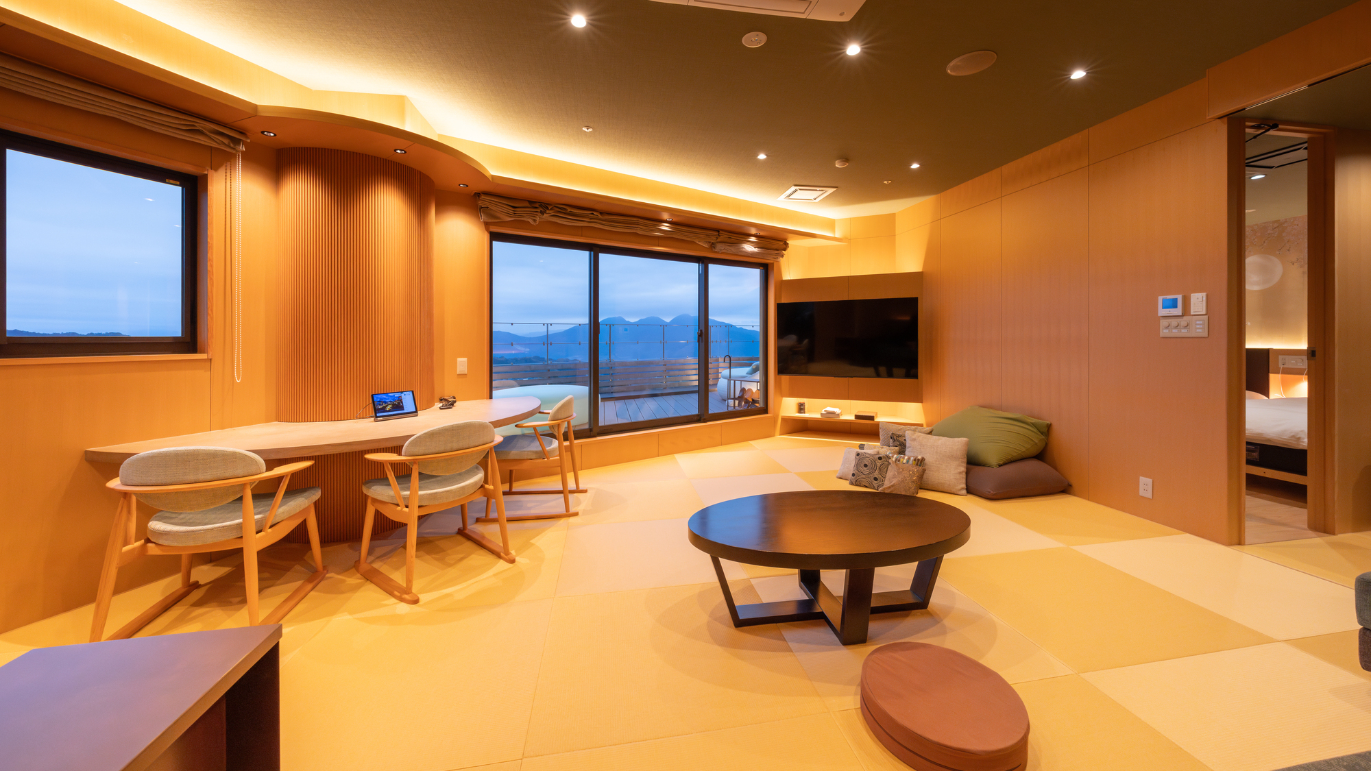 【706】畳の部屋では4名まで布団をご利用可能。