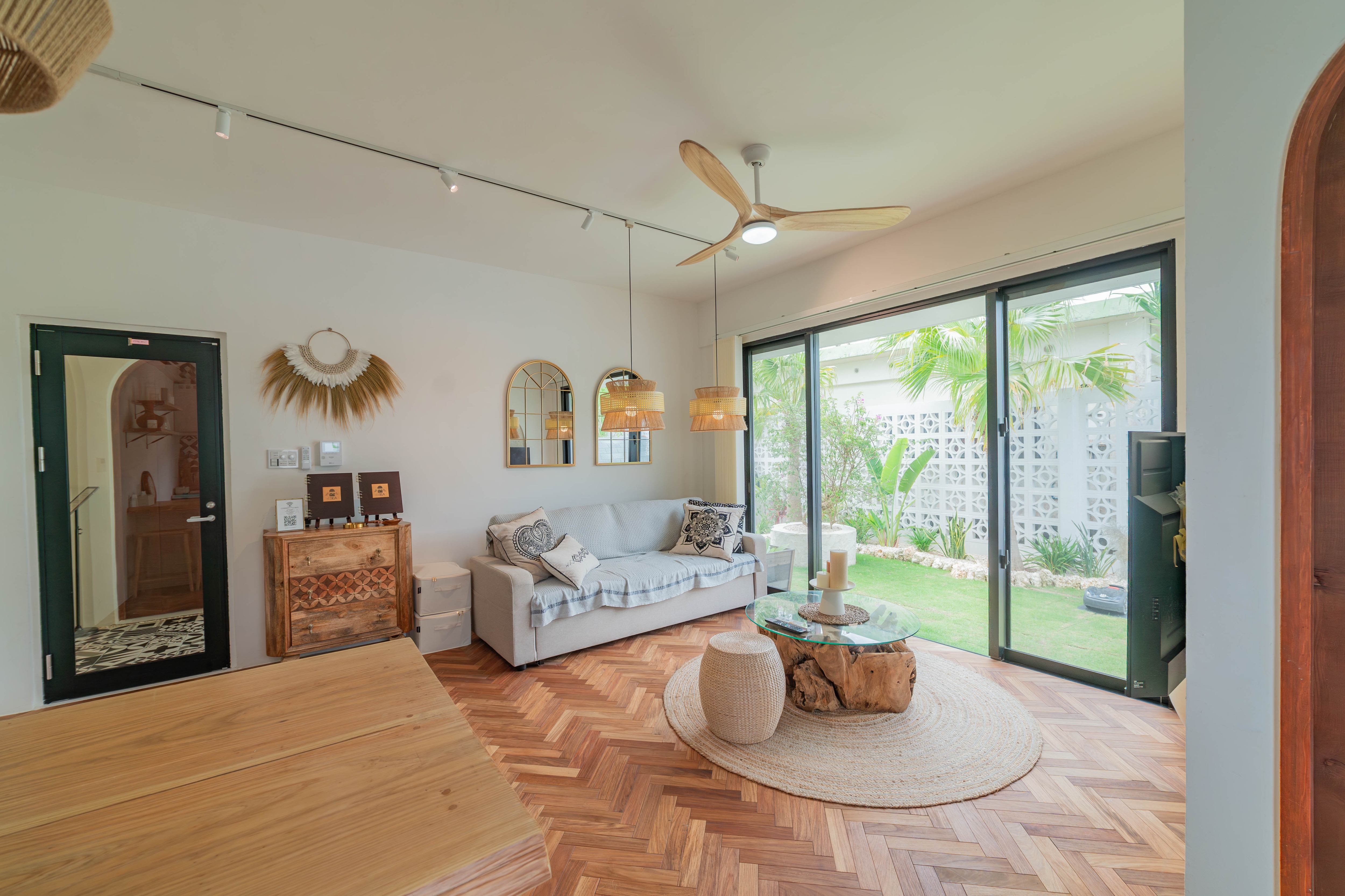 Ｔｈｅ　ｈｏｕｓｅ　ｂｙ　ｔｈｅ　ｓｅａ＜宮古島＞