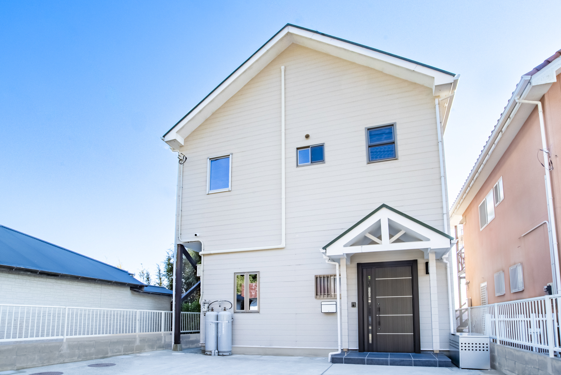 外観（道路側から）